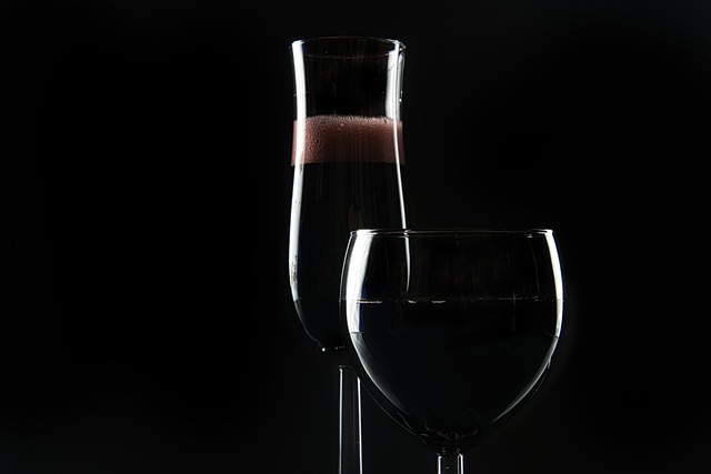 Hvordan man vælger den rigtige rødvin til en romantisk aften